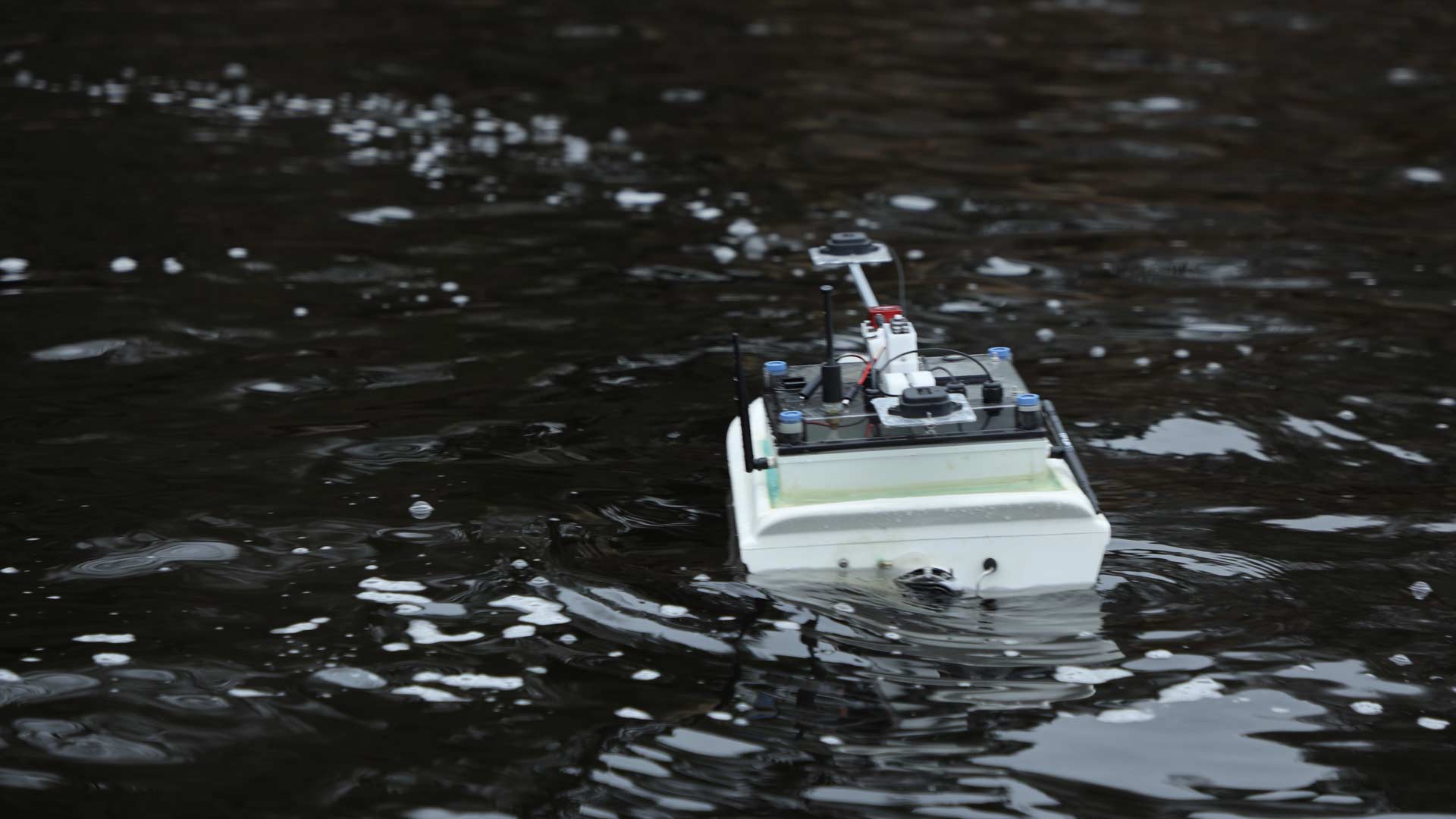 ENSTA Bretagne : Essai d'un robot sur le lac de Guerlédan