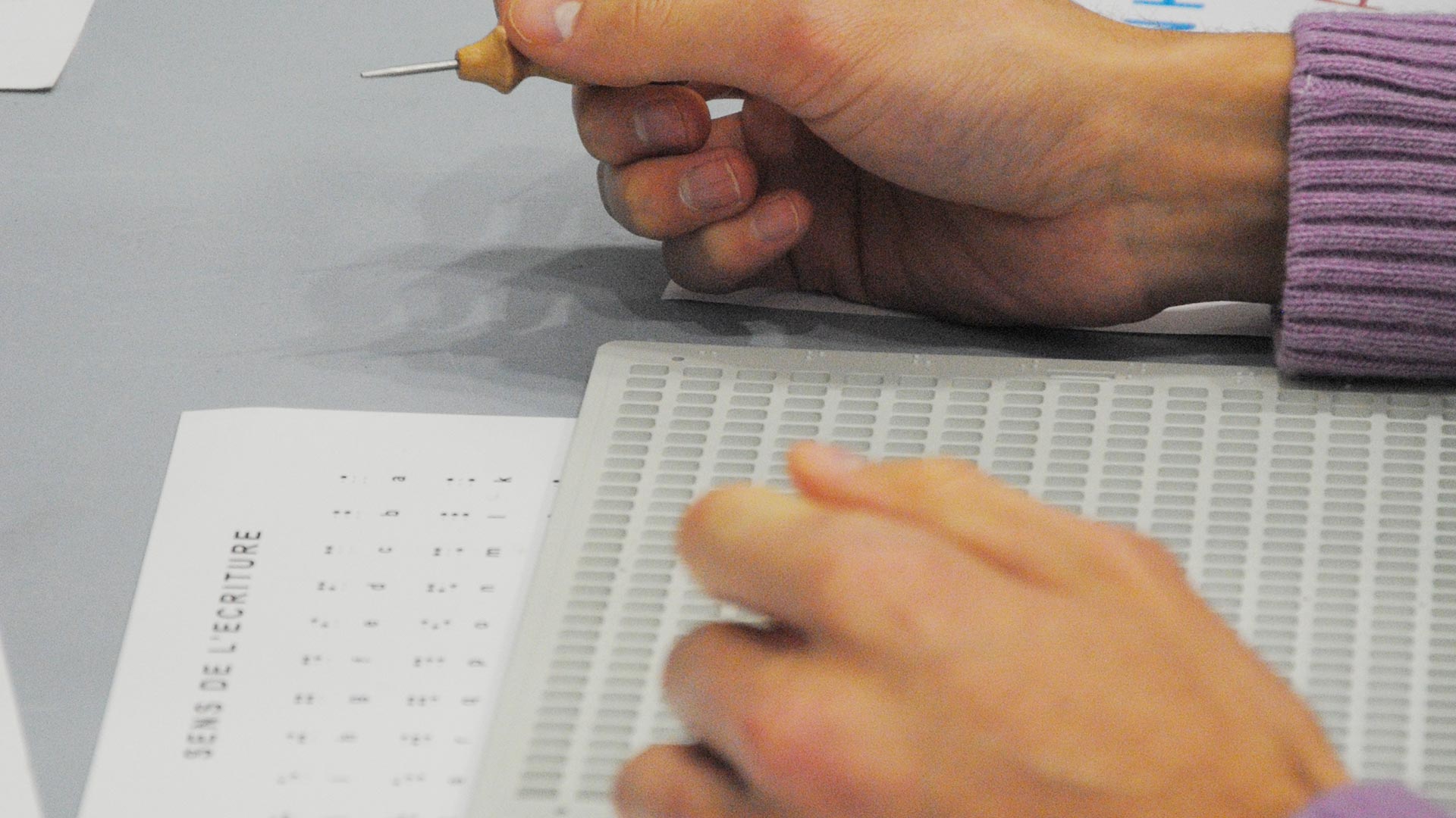 ENSTA Bretagne : sensibilisation au handicap, atelier de lecture et d'écriture en braille