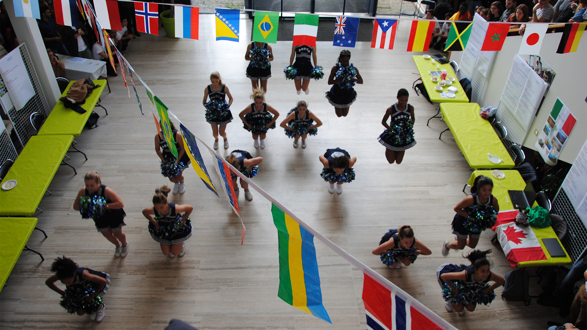 ENSTA Bretagne : pompom à la matinée internationale