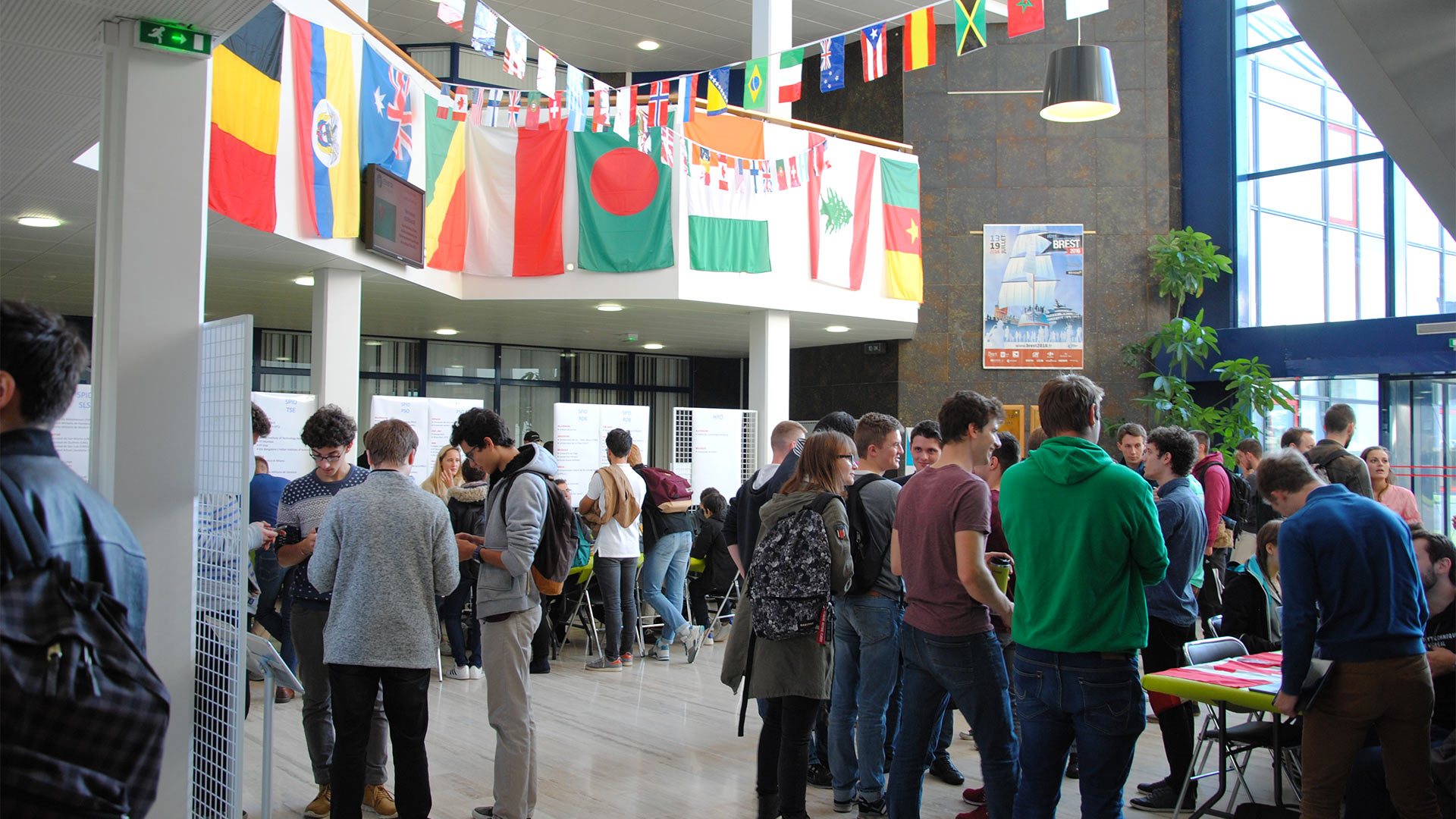 ENSTA Bretagne : stands d'informations matinée internationale