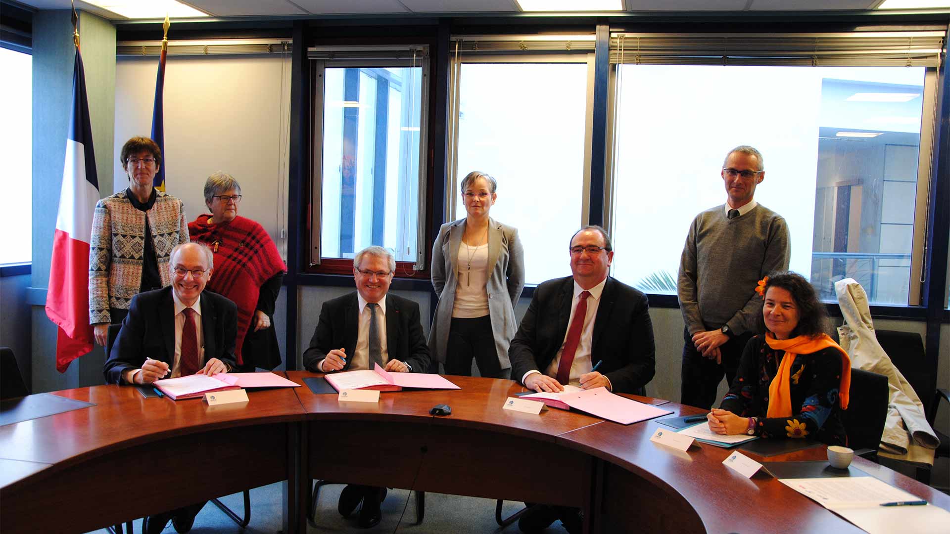 Signature de la lettre d'engagement contre les violences faites aux femmes