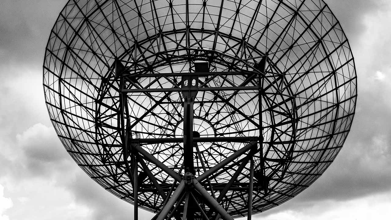 Antenne-satellite-communication-numérique