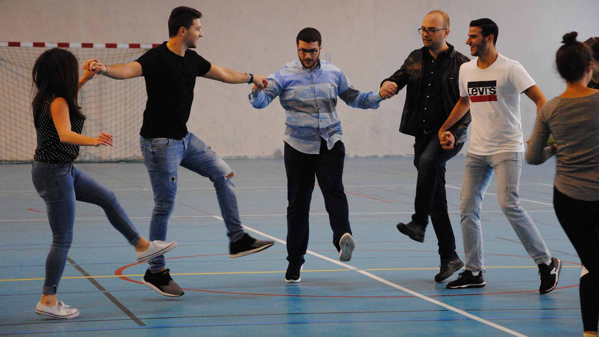 ENSTA Bretagne : démonstration de danse par les étudiants internationaux