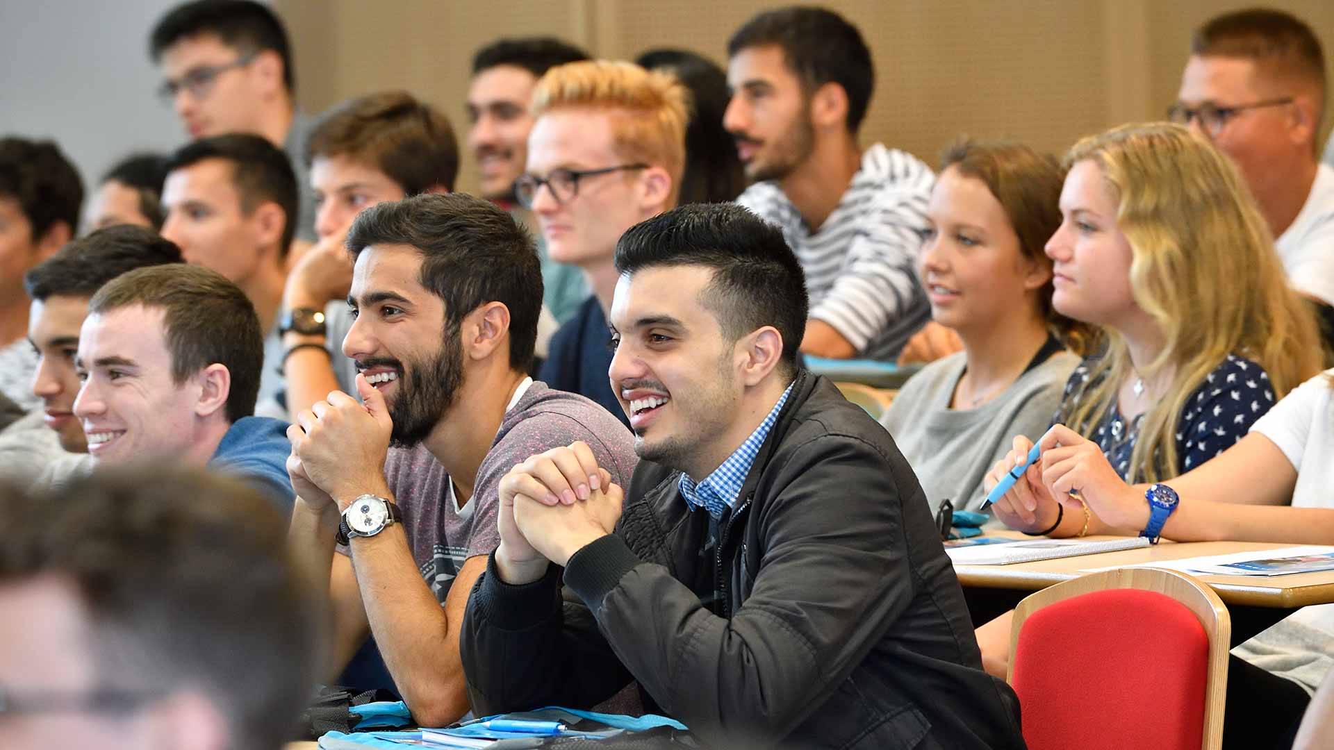 ENSTA Bretagne : étudiantes et étudiants en amphithéâtre