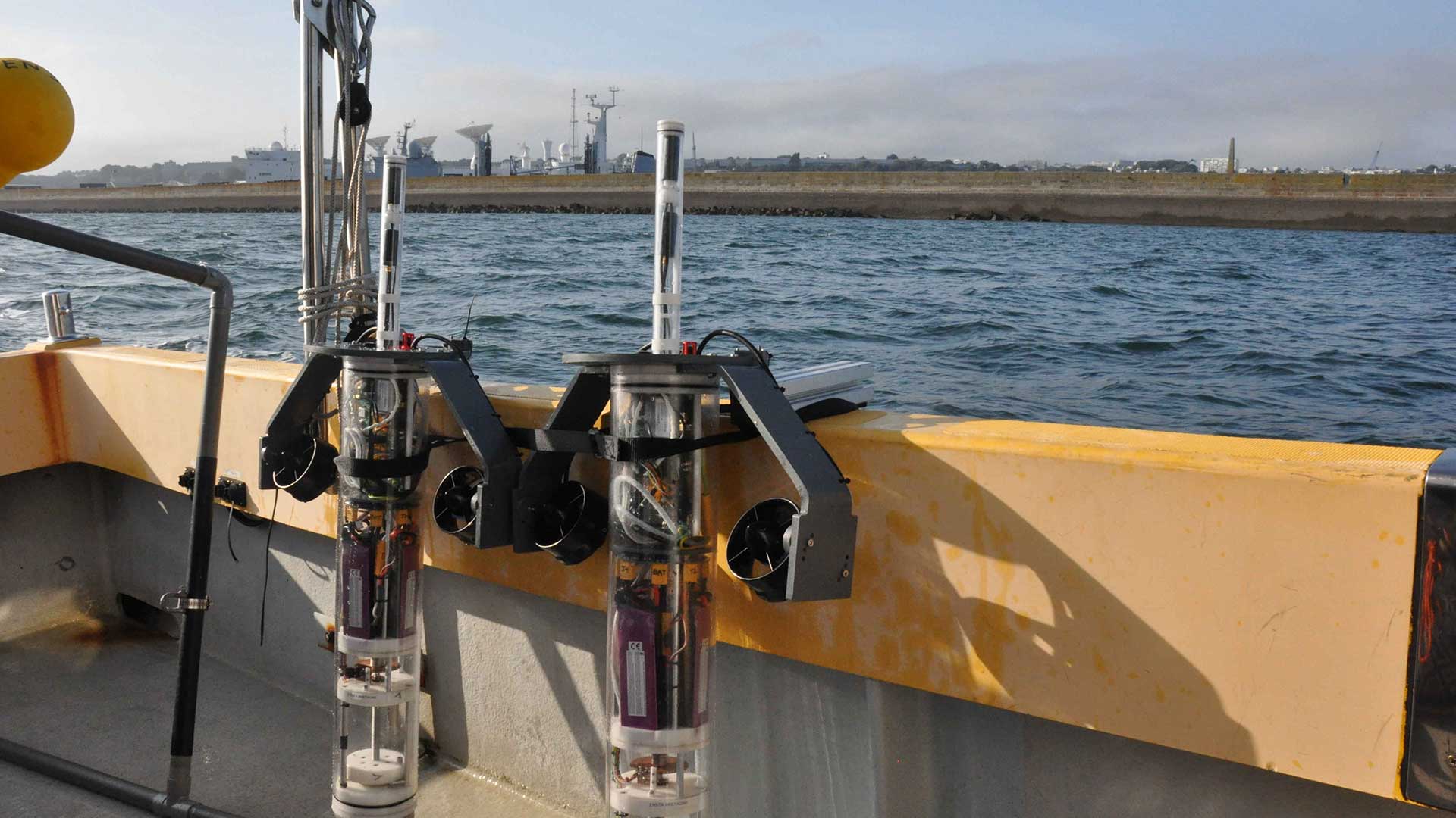 ENSTA Bretagne : Deux robots avant leur mise à l'eau en rade de Brest