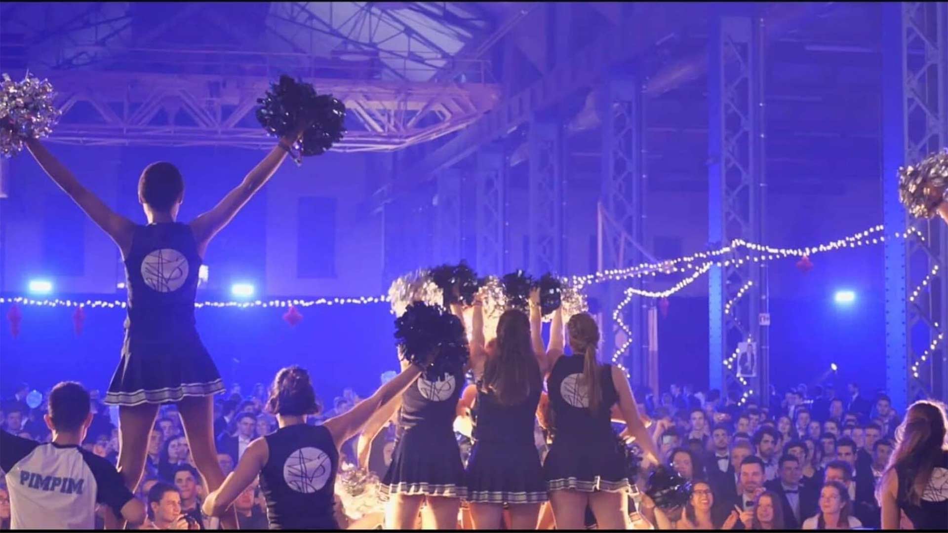 ENSTA Bretacle : Spectacle des Pom-Pom et Pim-Pim lors du gala de l'école