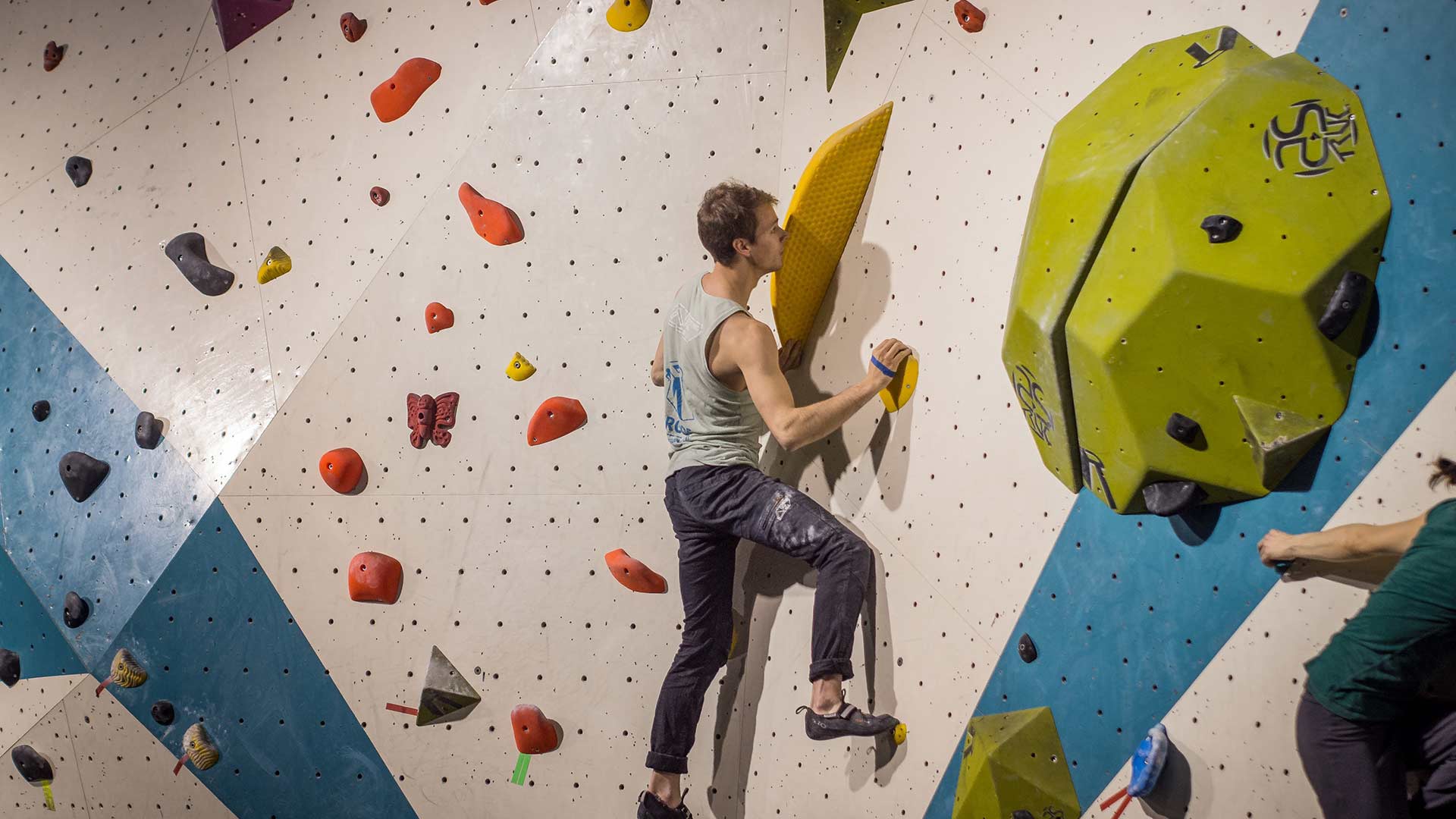 ENSTA Bretagne : entraînement de l'association sportive escalade à The Roof