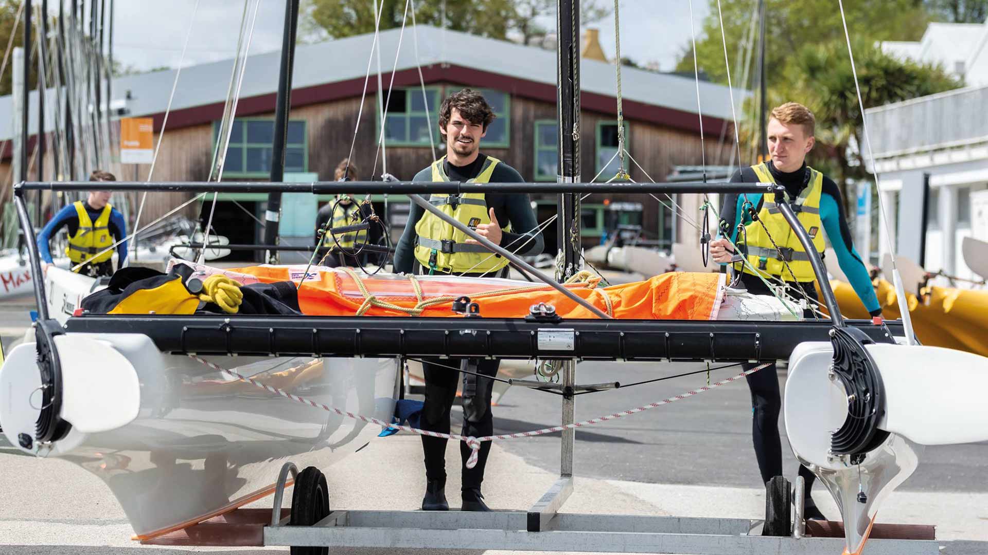 ENSTA Bretagne : Pratique de la voile chaque semaine sur le port du Moulin Blanc à Brest