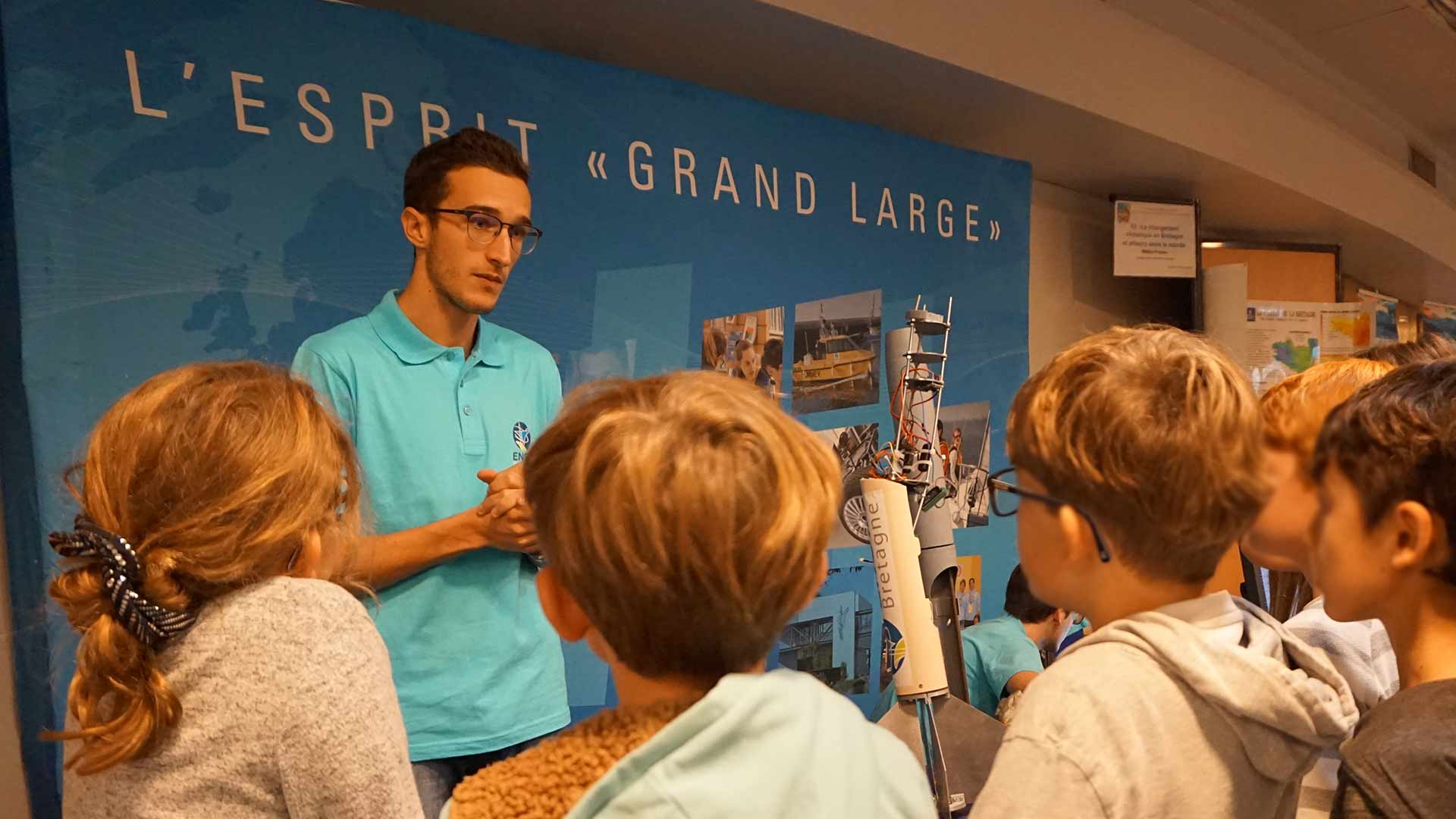 ENSTA Bretagne : présentation du projet Spacieta par des étudiants ENSTA Bretagne à un public scolaire lors de la fête de la science 2019 à Brest