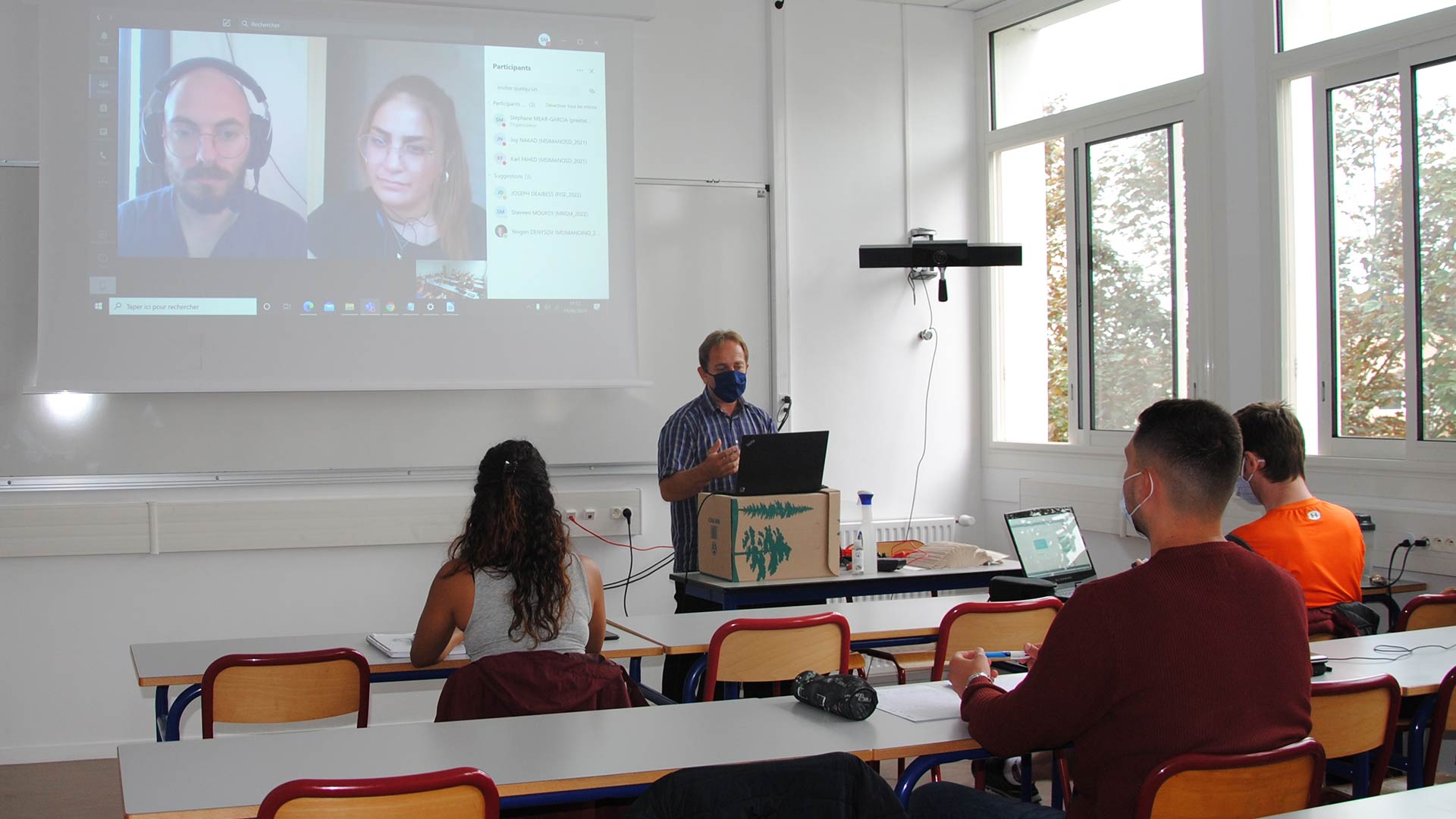 ENSTA Bretagne : cours en classe hybride associant étudiants en présentiel et en distanciel