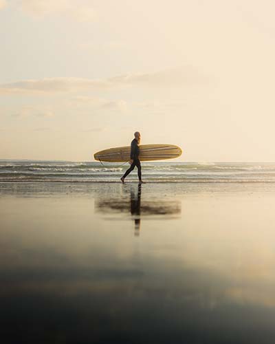 ENSTA Bretagne : photographie Sacha, surfeur Crozon