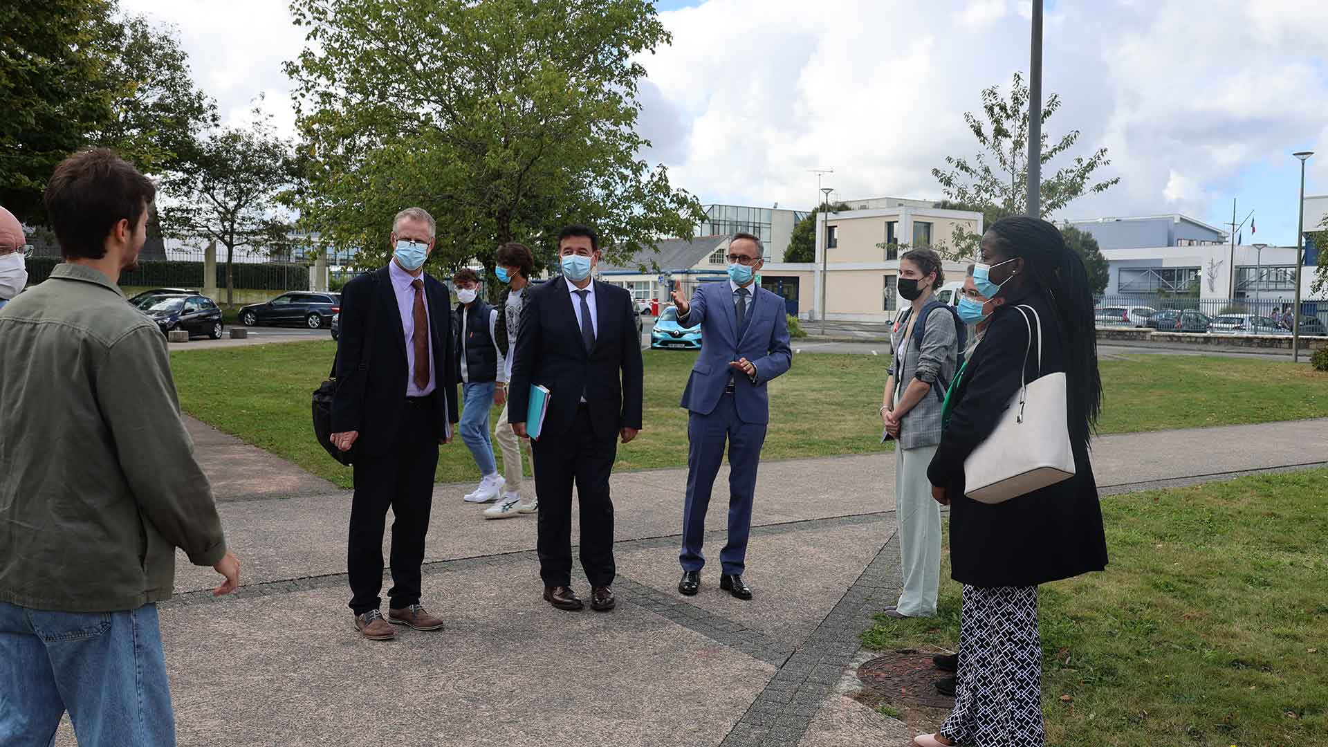 ENSTA Bretagne : Echanges entre Emmanuel Ethis, recteur de l'académie de Rennes et des étudiants de l'ENSTA Bretagne