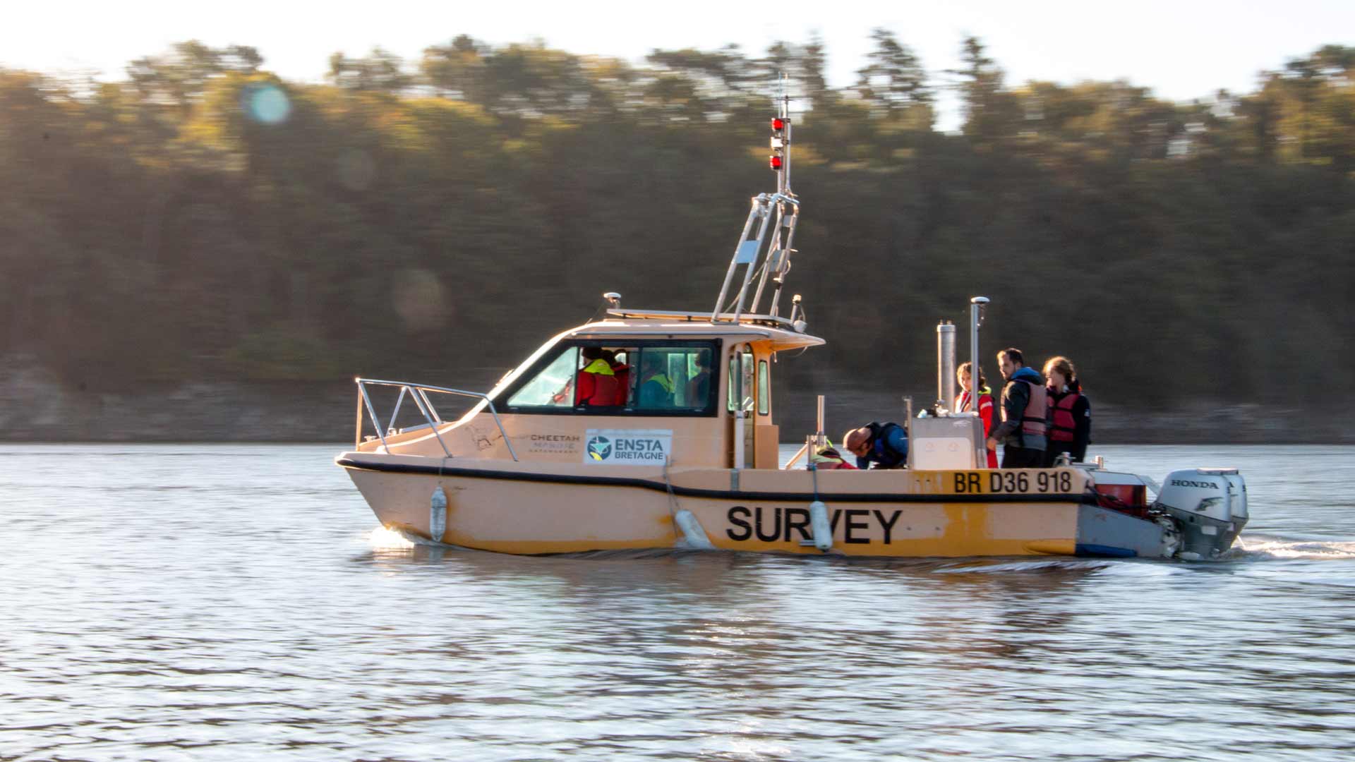 ENSTA Bretagne : Formation d'ingénieur en hydrographie - Expérimentations sur le lac de Guerlédan