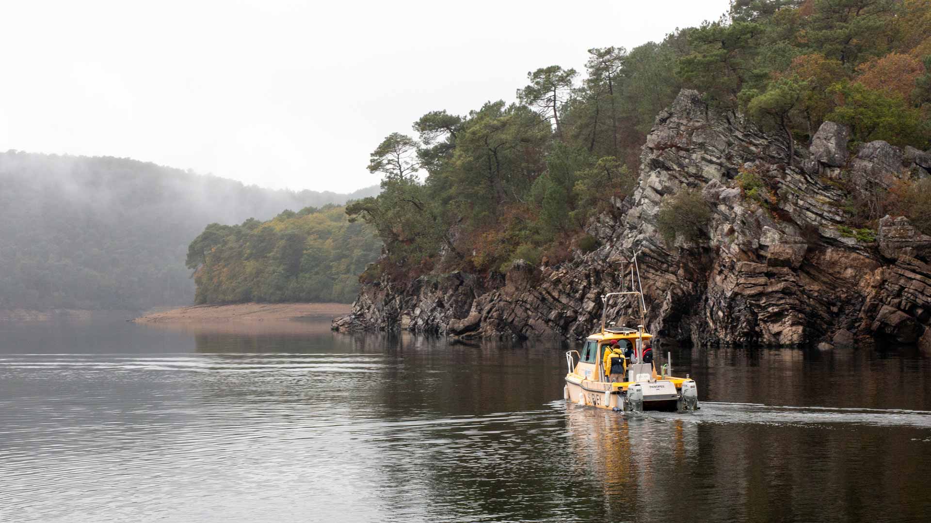 bateau lac de guerlédan