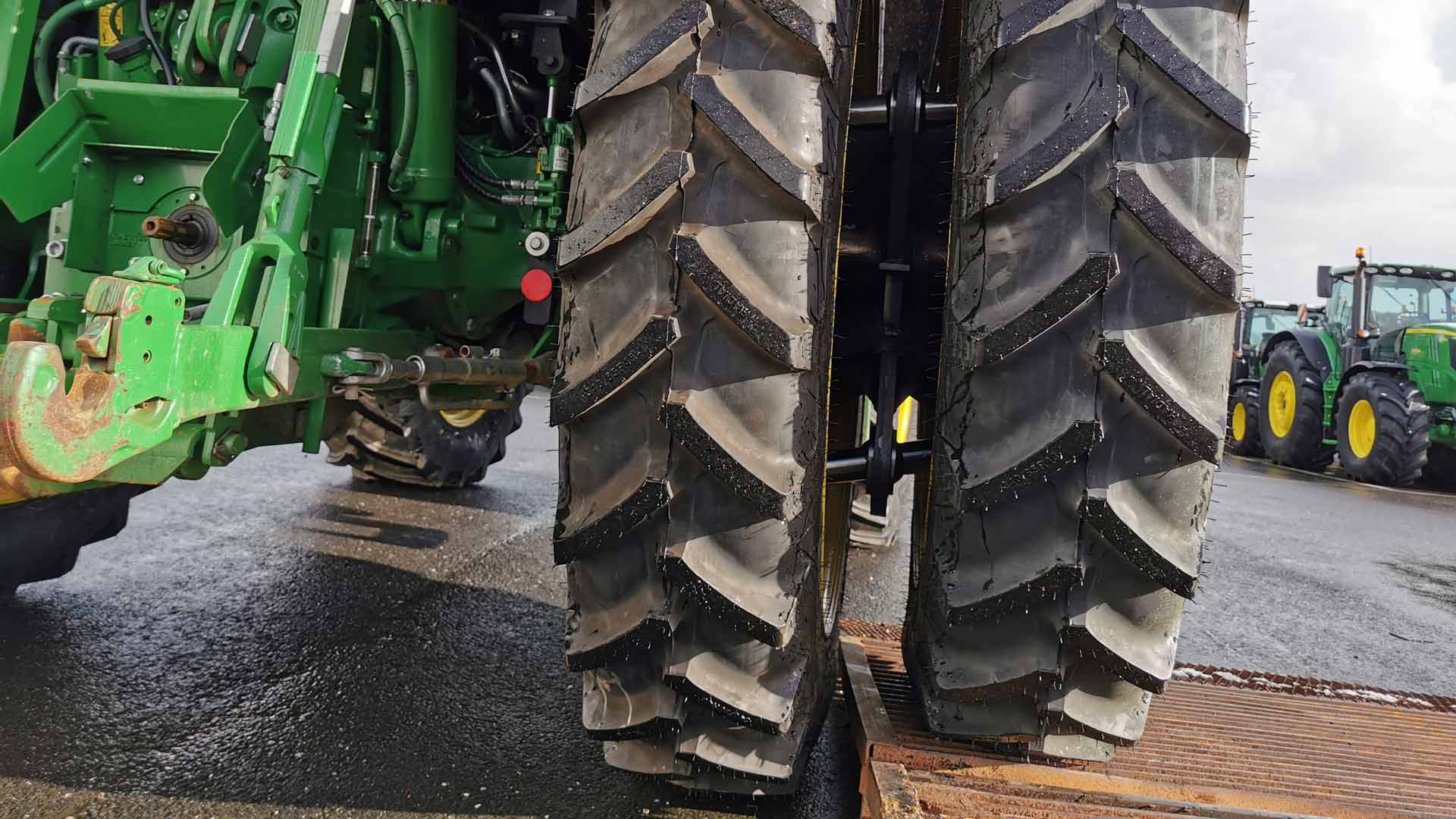 ENSTA Bretagne : essai sur tracteur du brevet des roues auto-adaptatives pour véhicules lourds