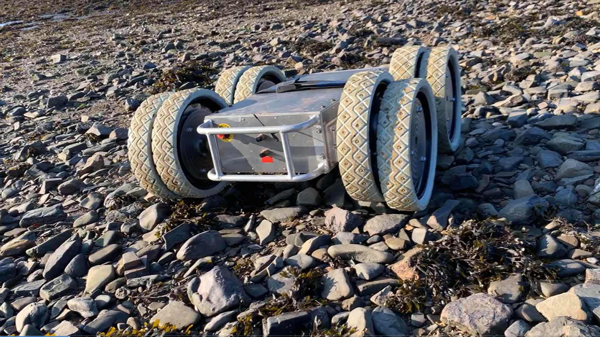 ENSTA Bretagne : essai des roues auto-adaptatives sur robot mobile