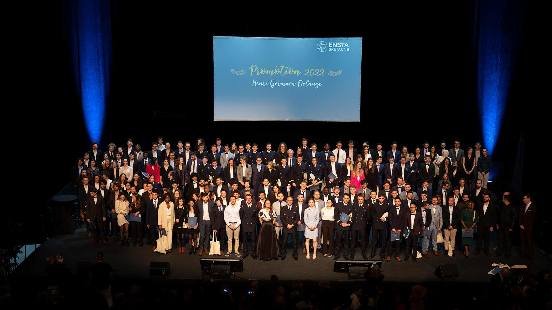 ENSTA Bretagne : 52e Palmarès - remise des diplômes promotion 2022 - photo de groupe