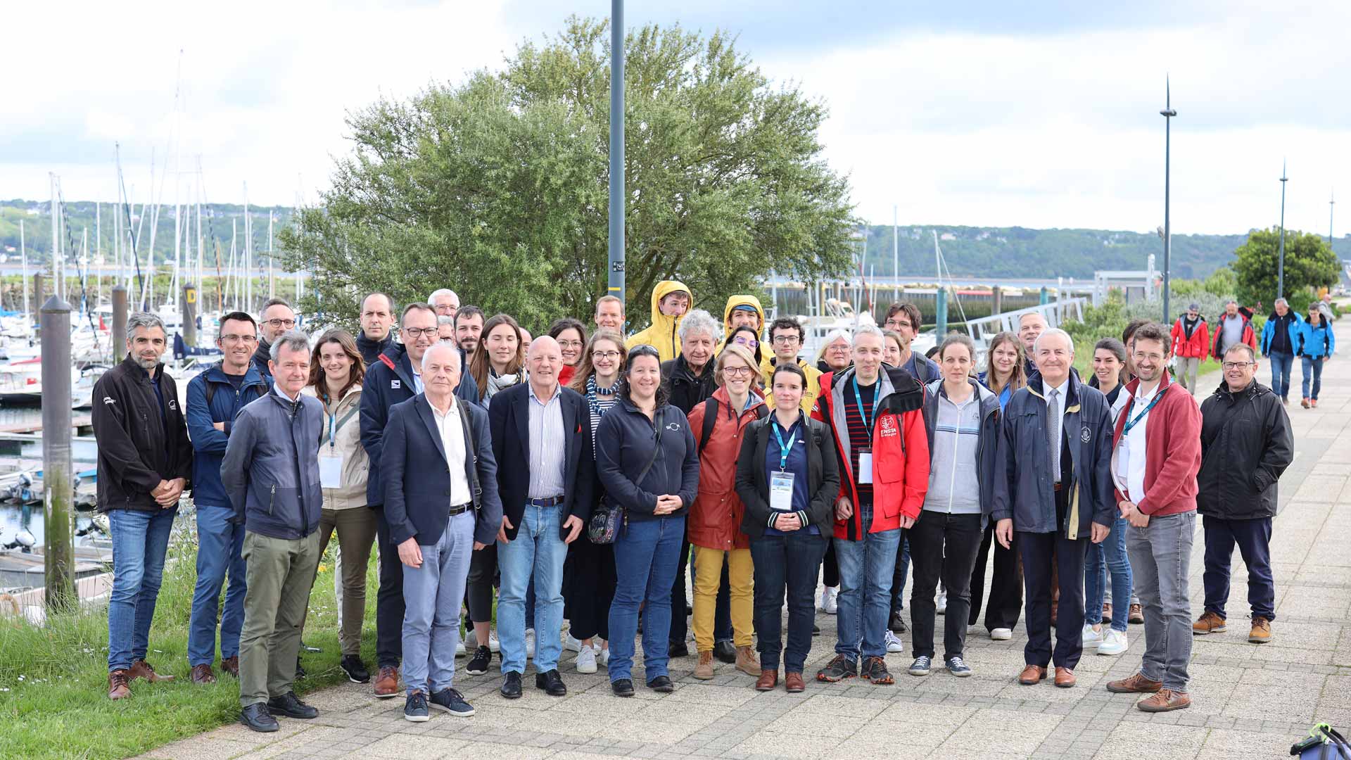 ENSTA Bretagne : Photo de groupe lors du baptême de la vedette hydrographique Mélité