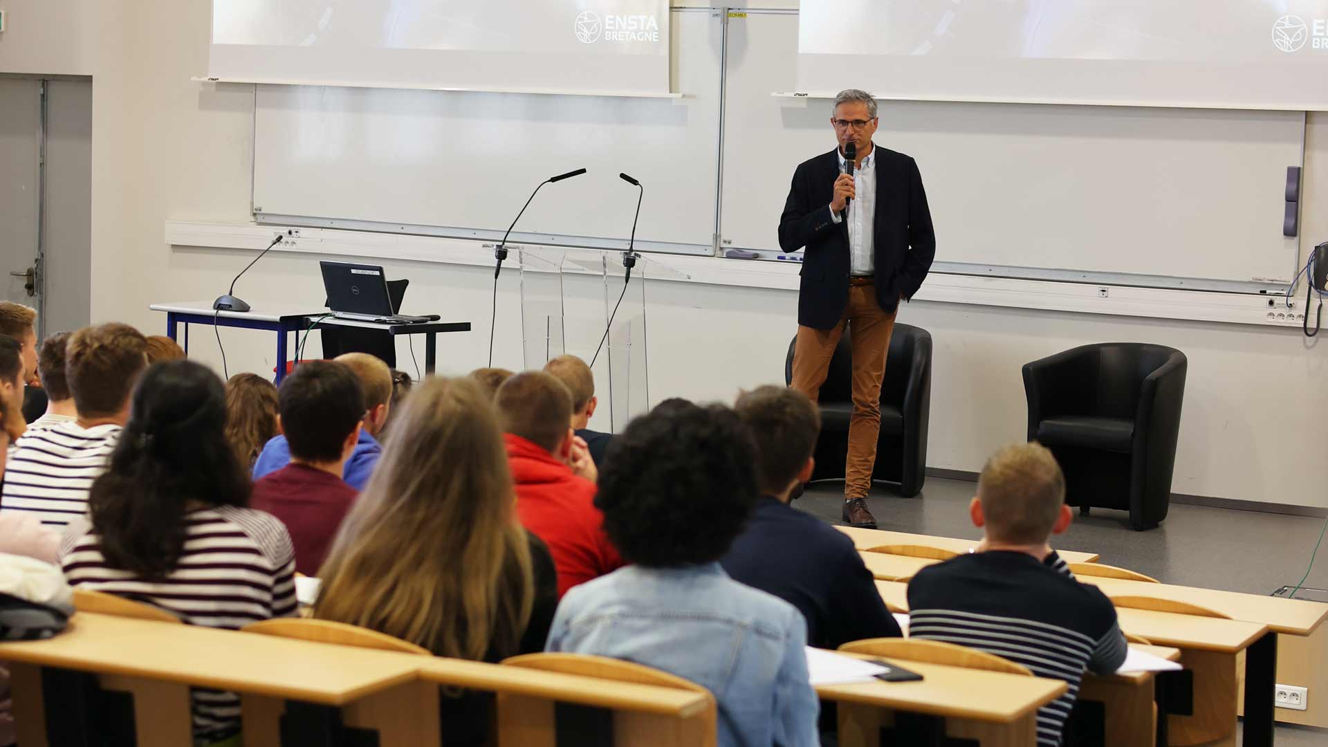 ENSTA Bretagne : Mot d'accueil des nouveaux étudiants en amphi par le directeur de la formation