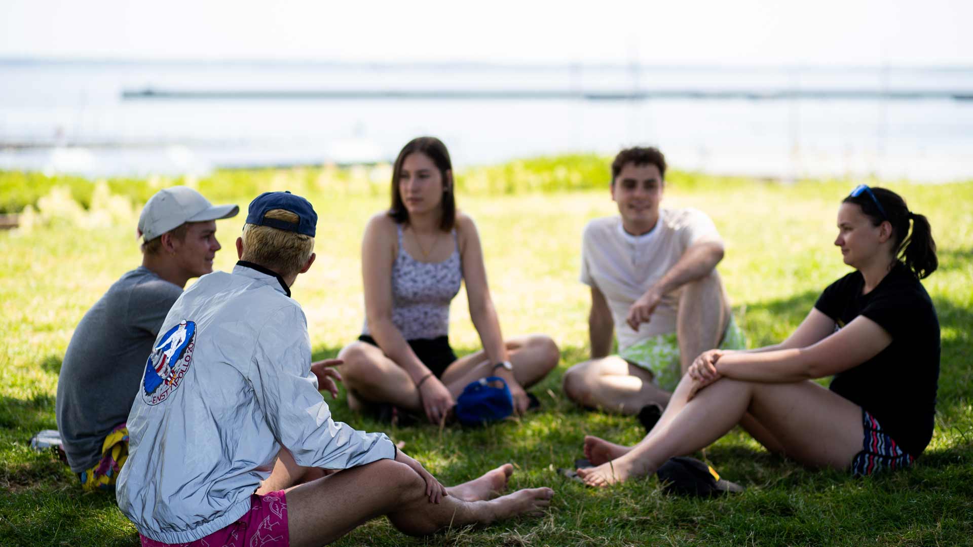 ENSTA Bretagne : pause sur les hauteurs du port de Brest pour un groupe d'étudiant