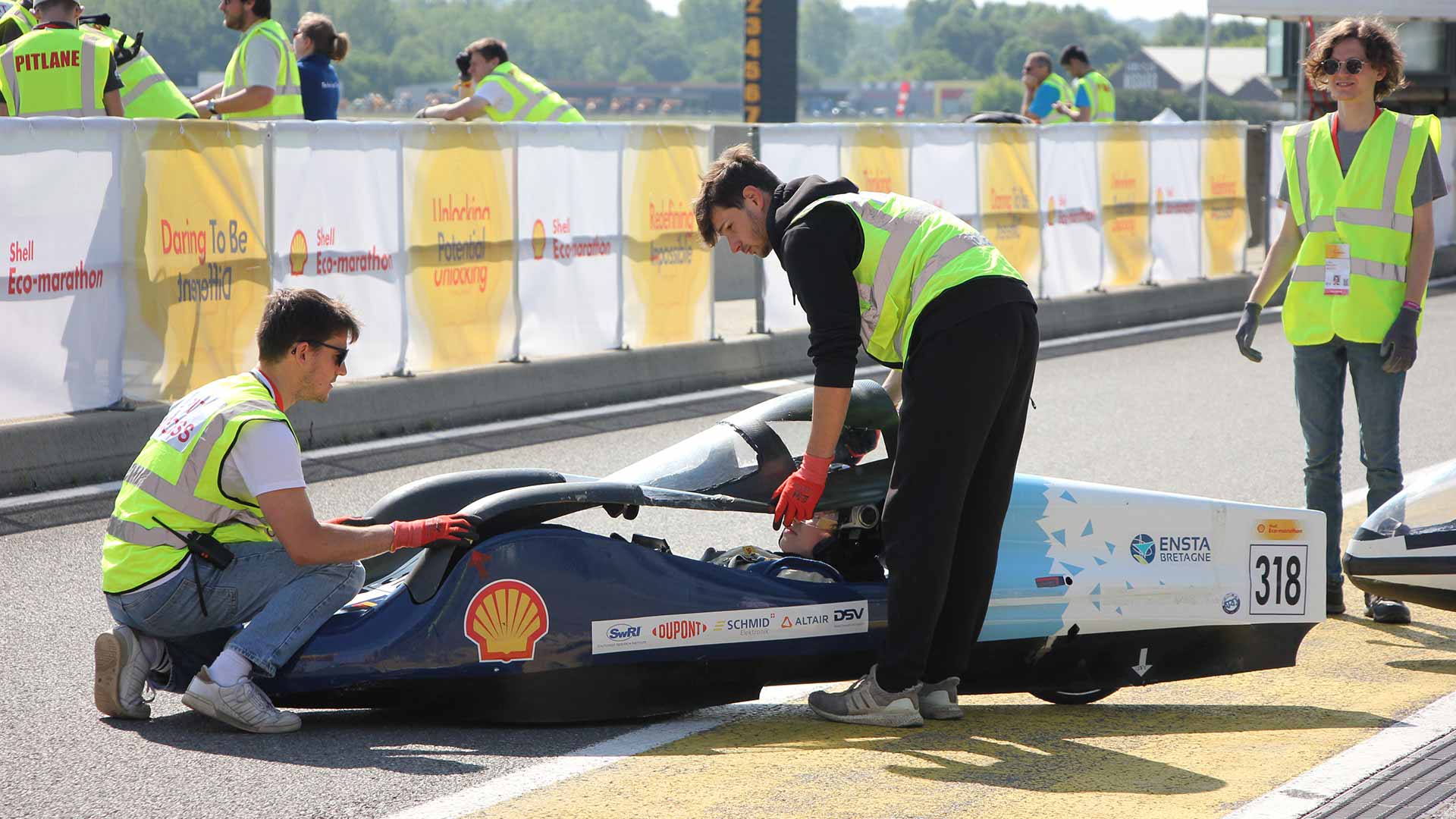 ENSTA Bretagne : étudiants au Shell Eco Marathon