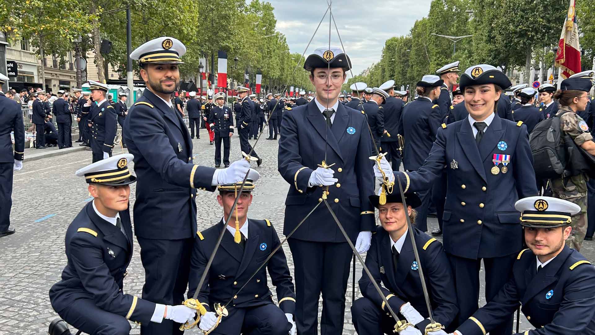 ENSTA Bretagne : Sept élèves IETA avant le défilé 