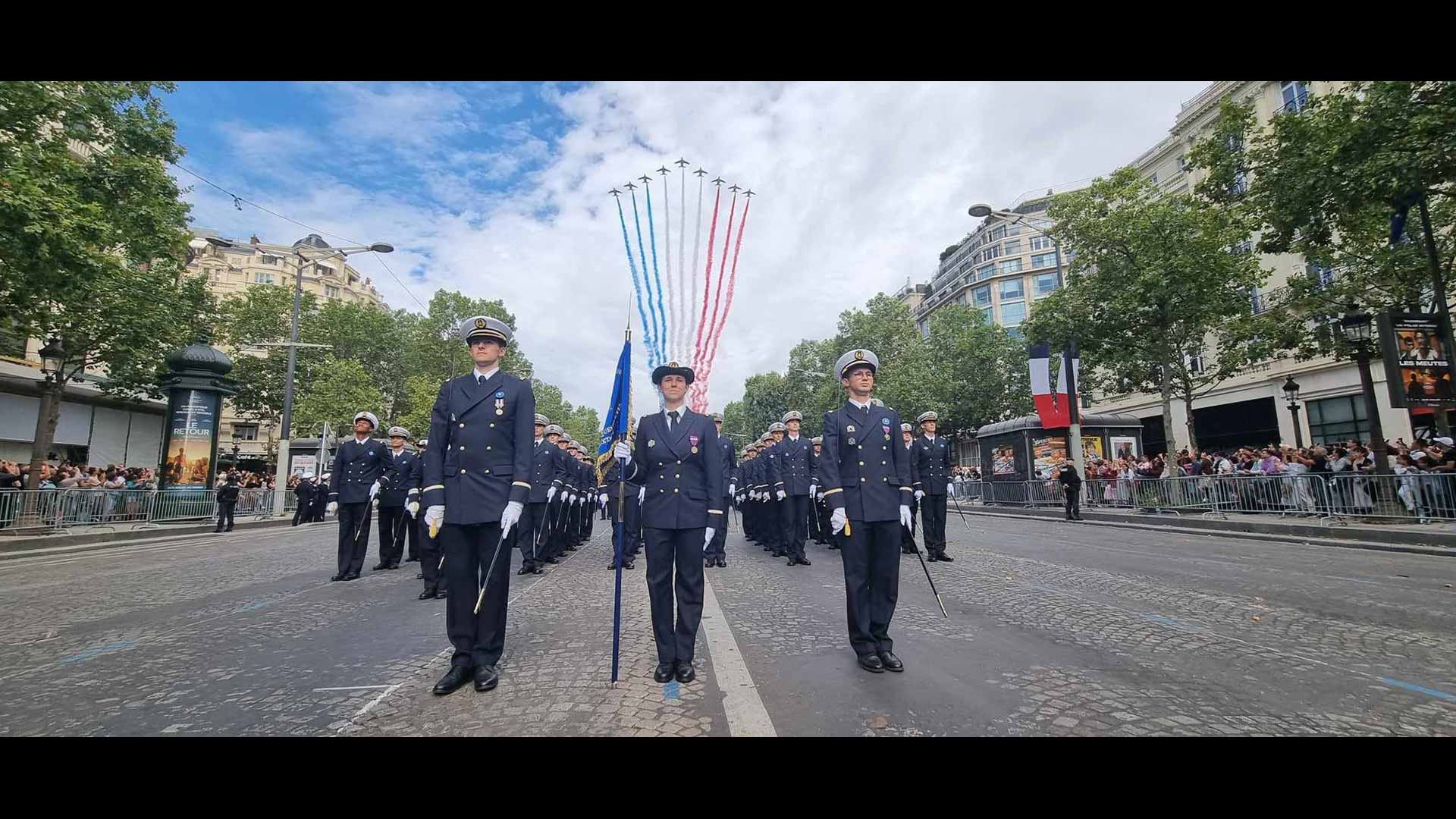 ENSTA Bretagne : Eleves IETA Fanion défilé 14 juillet