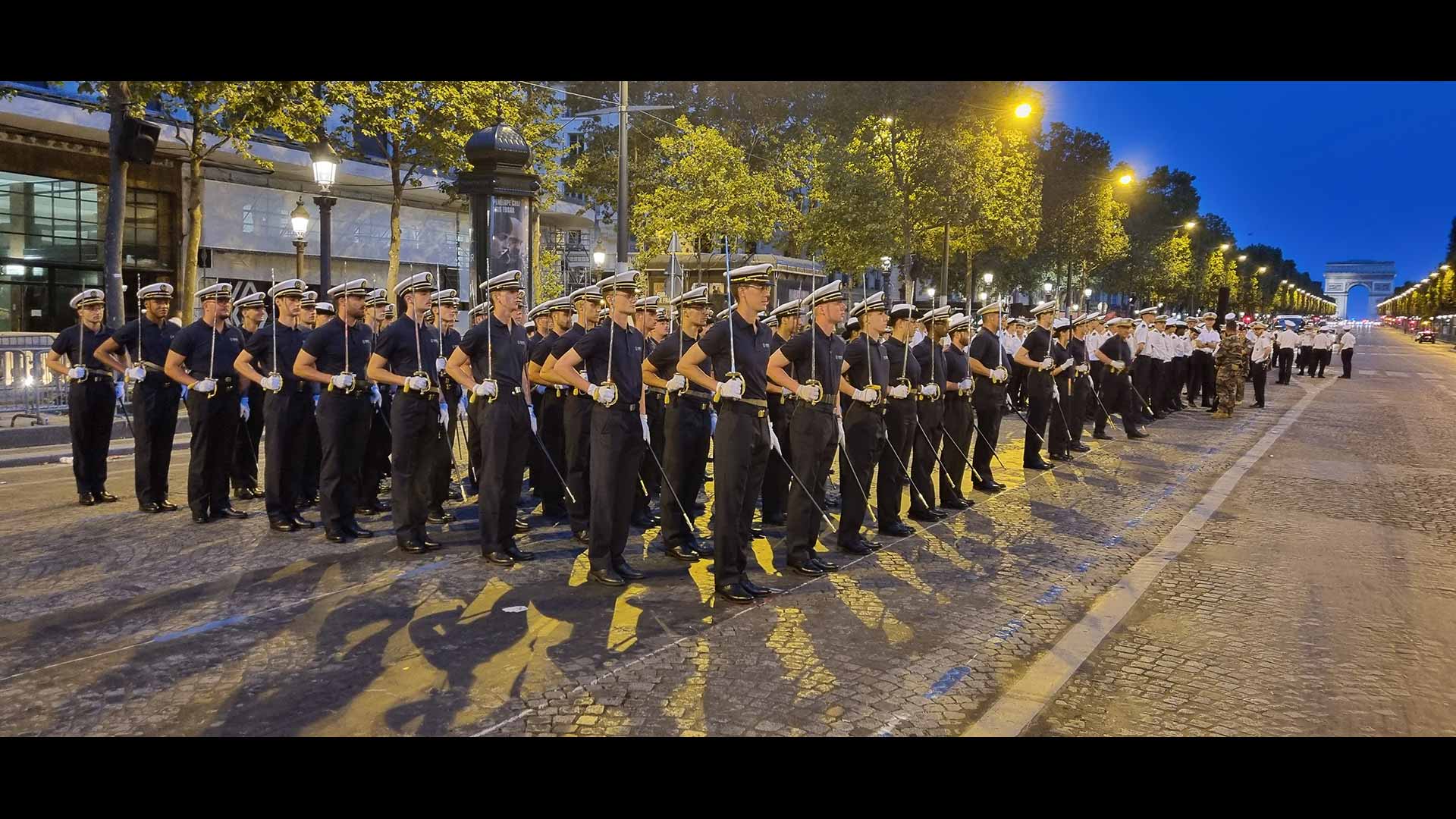 ENSTA Bretagne : Répétions du défilé du 14 juillet sur les Champs Elysées
