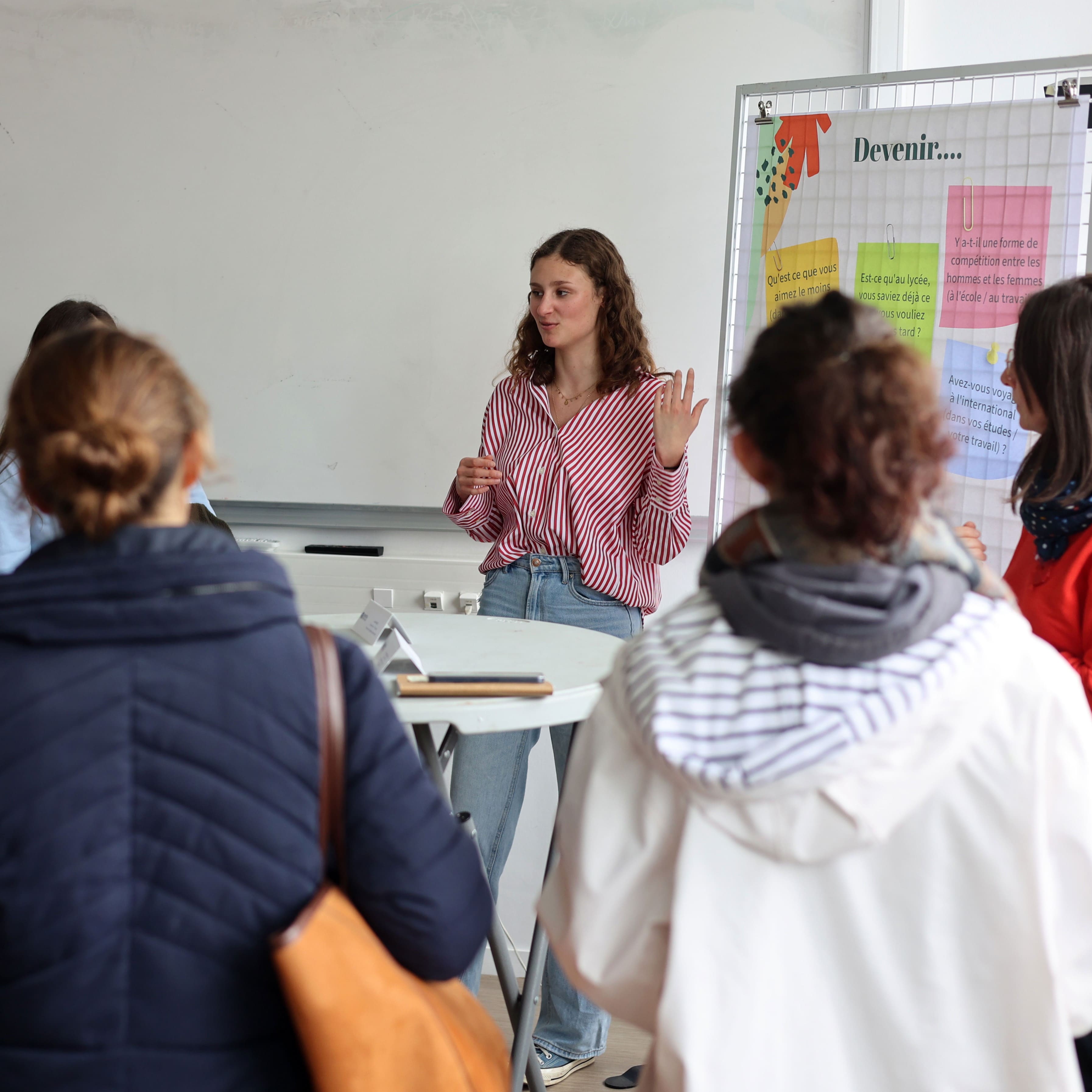 échange entre les étudiantes et les lycéennes sur les études d'ingénieur