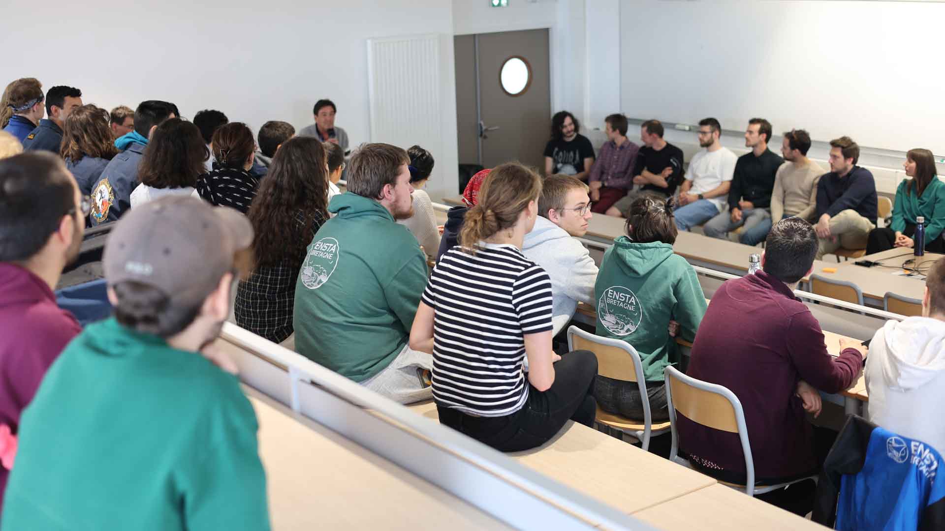 ENSTA Bretagne : Temps d'échange entre élèves-ingénieurs et diplômés