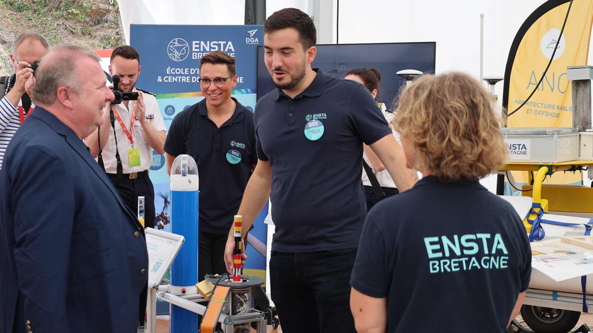 ENSTA Bretagne : Visite d'Emmanuel Chiva, DGA sur le stand ENSTA Bretagne