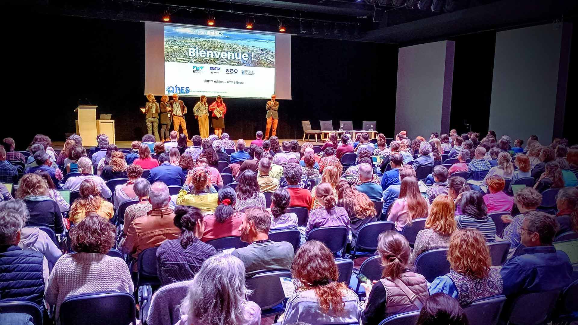 Introduction en amphi du colloque QPES 2025, à Brest