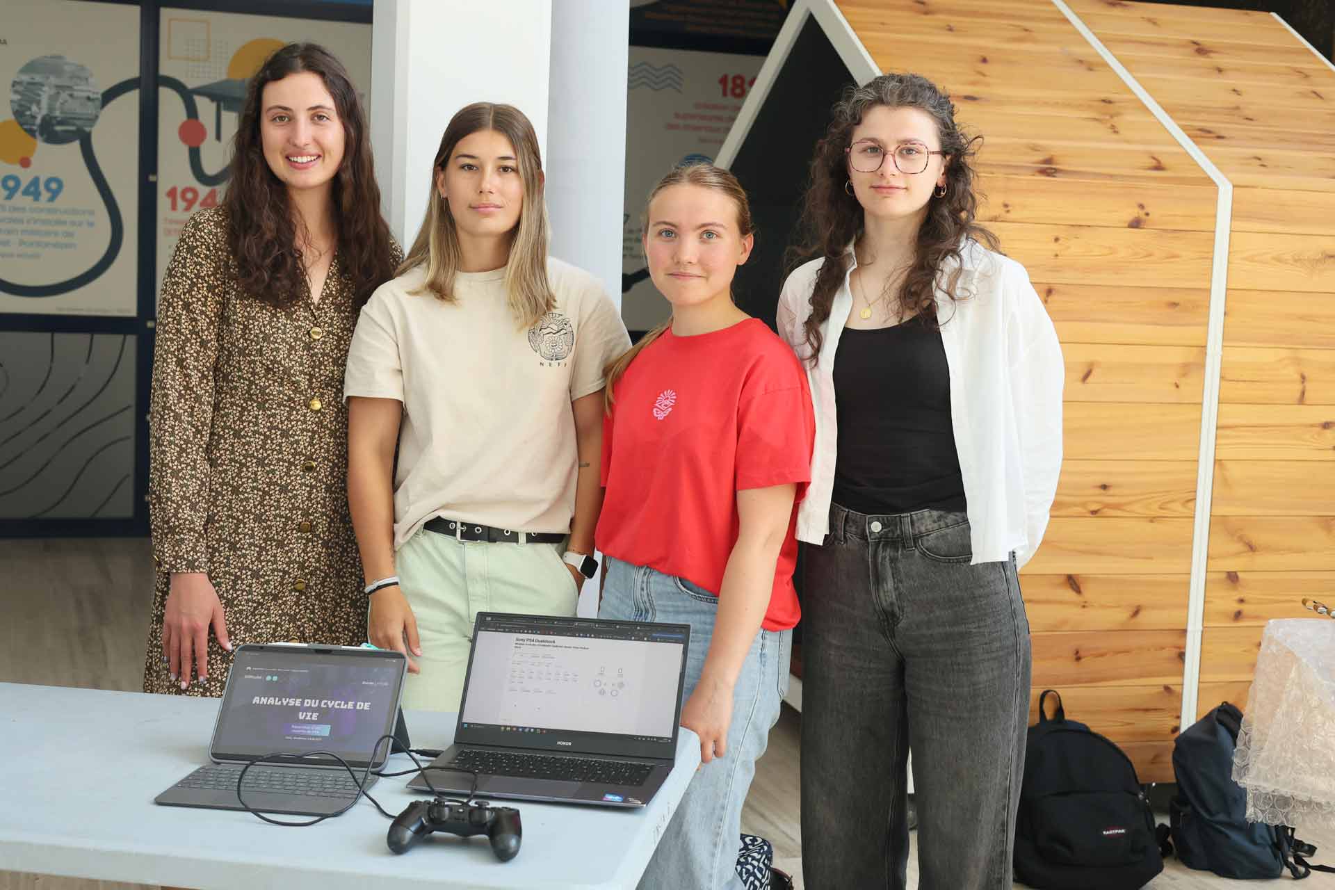 Réparation d'une manette de PS5 par 4 apprenties-ingénieures ENSTA