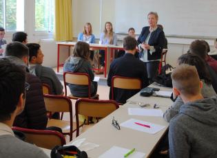 ENSTA Bretagne : tables rondes cours LV2