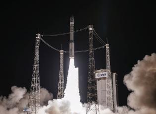 ENSTA Bretagne : formation d'ingénieur en pyrotechnie et propulsion, décollage du lanceur Vega