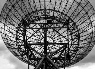 Antenne-satellite-communication-numérique