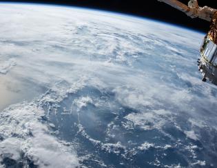 Formation-Satellite en orbite télécomunications