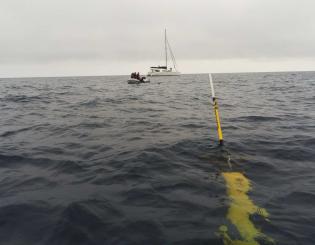 ENSTA Bretagne : déploiement du glider depuis le voilier Skravik dans le Golfe de Gascogne