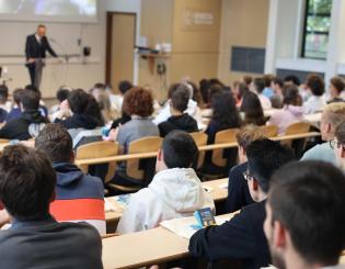 ENSTA Bretagne : amphi de rentrée pour les élèves-ingénieurs de 1ère année