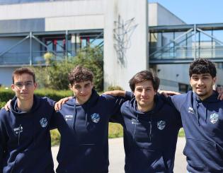 Quatre étudiants ingénieur de l'ENSTA participant à la coupe de France de robotique 