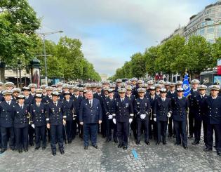 Groupe d'IETA avec le Délégué Générale pour l'Armement avant le défilé, le 14 juillet 2025