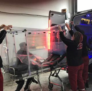 ENSTA Bretagne : premiers essais du prototype d'enceinte de protection par les ambulanciers