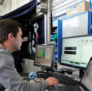 ENSTA Bretagne : essais d'auto-échauffement pour prédire l’endommagement d'un matériau