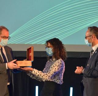 ENSTA Bretagne : remise de cadeau au parrain de la promotion 2021, Antoine Bouvier