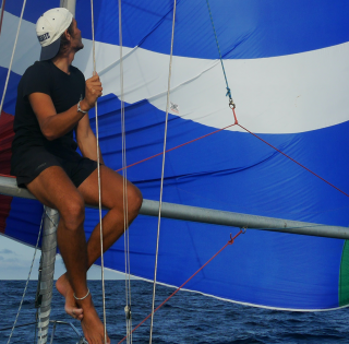 maxime sur son bateau