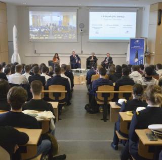 ENSTA Bretagne : table-ronde défense et espace