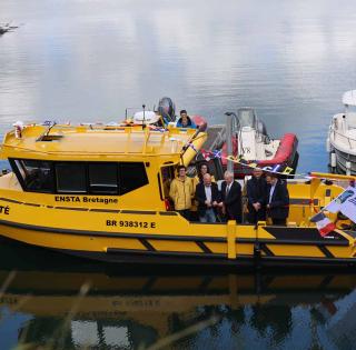 ENSTA Bretagne : coupe du ruban pour le baptême de la vedette hydrographique Mélité