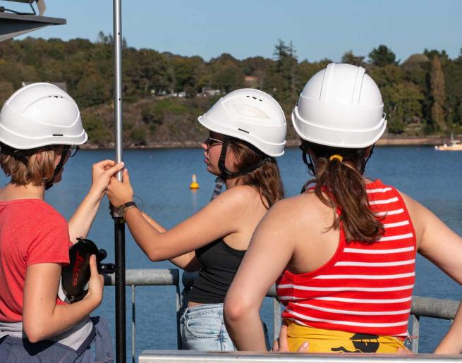ENSTA Bretagne : mesures sur le lac de Guerlédan par des étudiantes ingénieures en hydrographie et océanographie