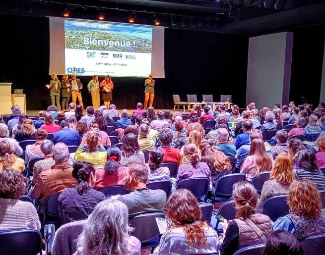 Introduction en amphi du colloque QPES 2025, à Brest