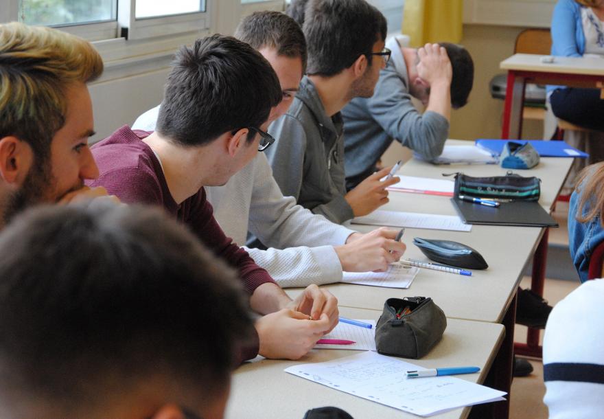ENSTA Bretagne : Travail de classe en groupe